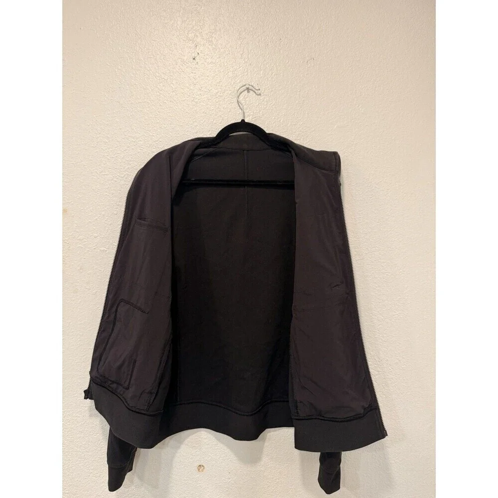 Lululemon Sojourn Jacket Mens Medium Black Full Zip Pockets Outdoor Activewear
